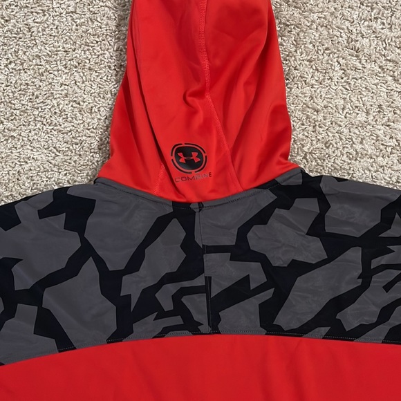 EUC Red Under Armour 1249929 Combine/Black Camo Lightweight Jacket Size XXL - Picture 8 of 10